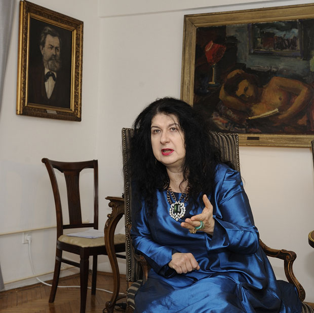 Ивана Вујић: Театру треба служити